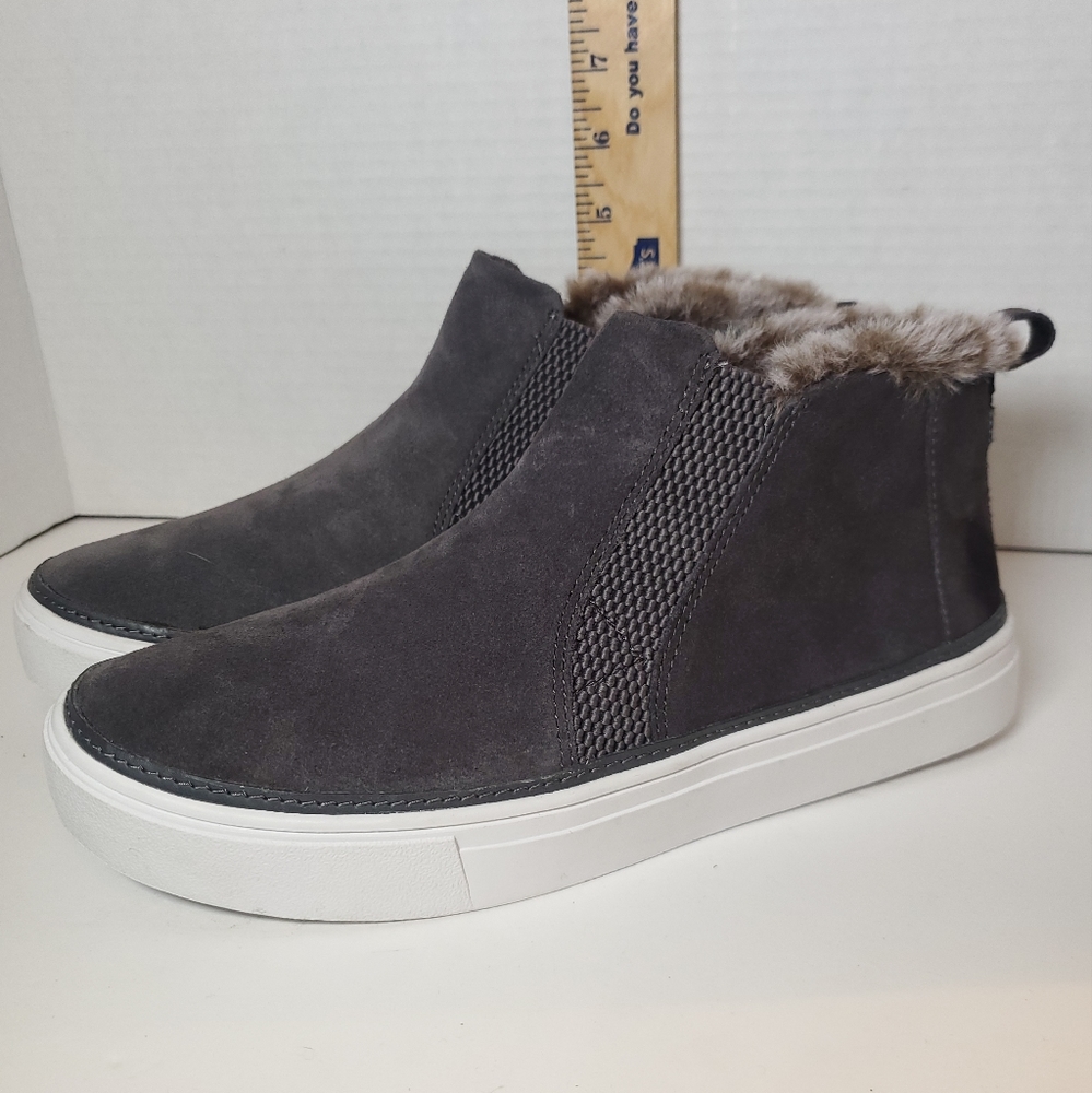 NWOT Toms Womens Bryce Slip On bootie sneaker grey suede fur lined size 7 shoes